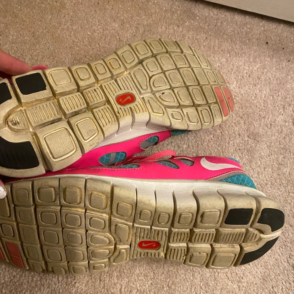 Pink/Turquoise Nike’s - Picture 4 of 4